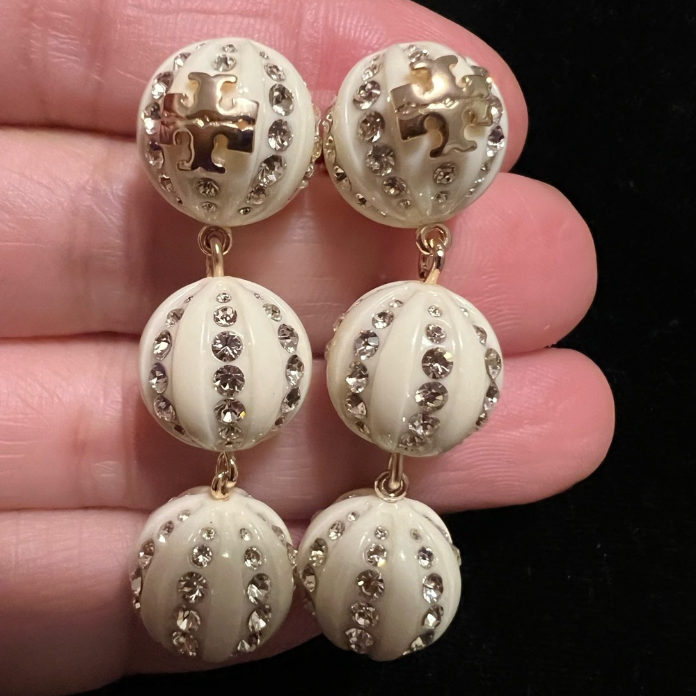 Tory Burch Ornaments Drop Earrings In Cream / Gold